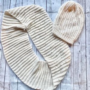 ***3/$15 📦*** Betsey Johnson Matching Beanie and Scarf Set